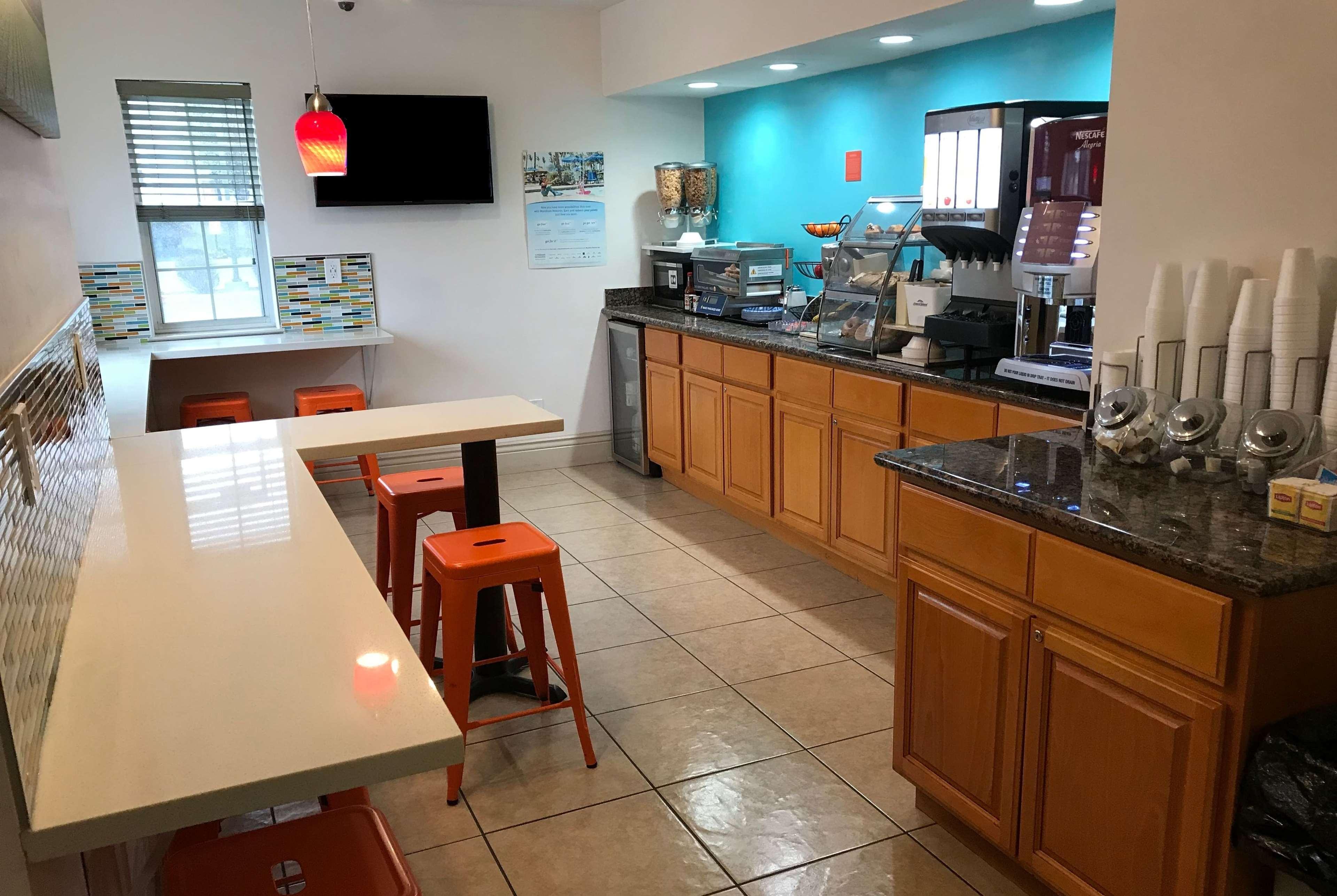 Hotel Howard Johnson By Wyndham 2*